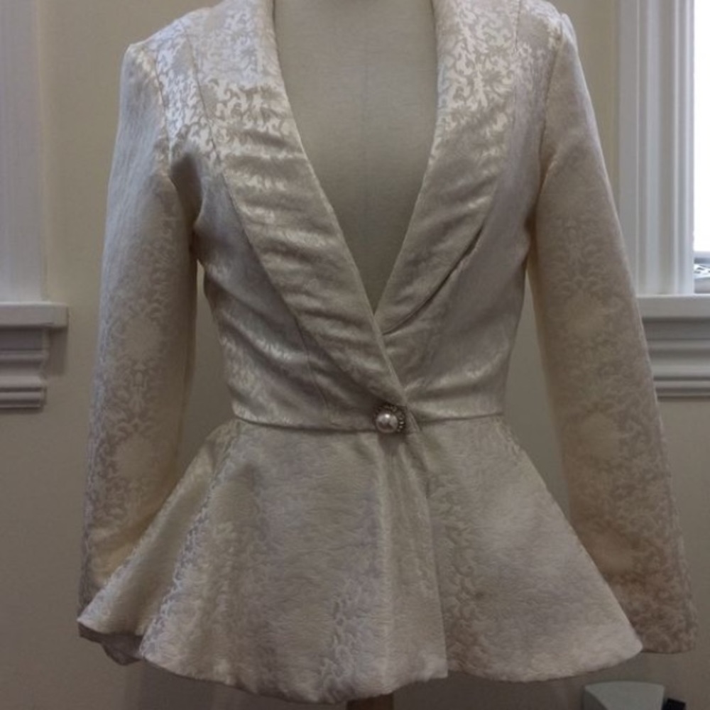 Women’s Elegant blazer with Peplum